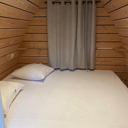 Domaine De L'ours / אתר קמפינג
