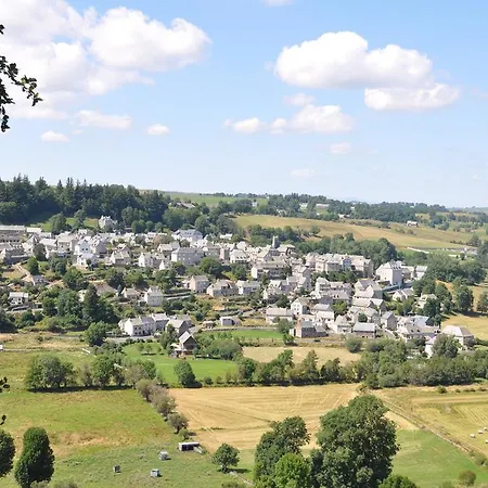 Domaine De L'ours / Kamp alanı Saint-Urcize