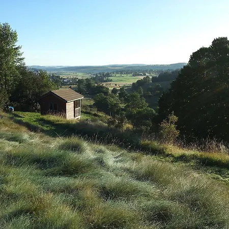 אתר קמפינג Domaine De L'ours / Saint-Urcize