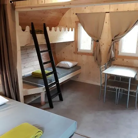 Domaine De L'ours / Campsite