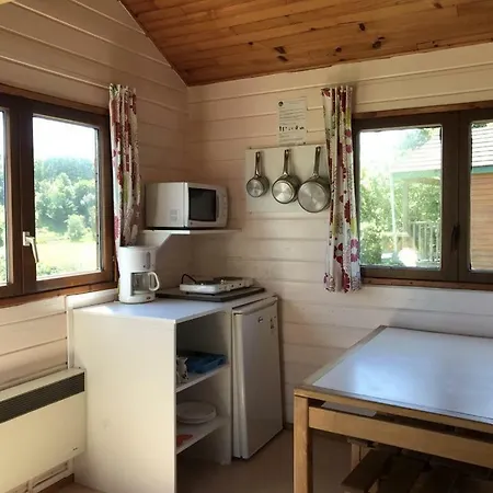 キャンプ場 Domaine De L'ours / Saint-Urcize